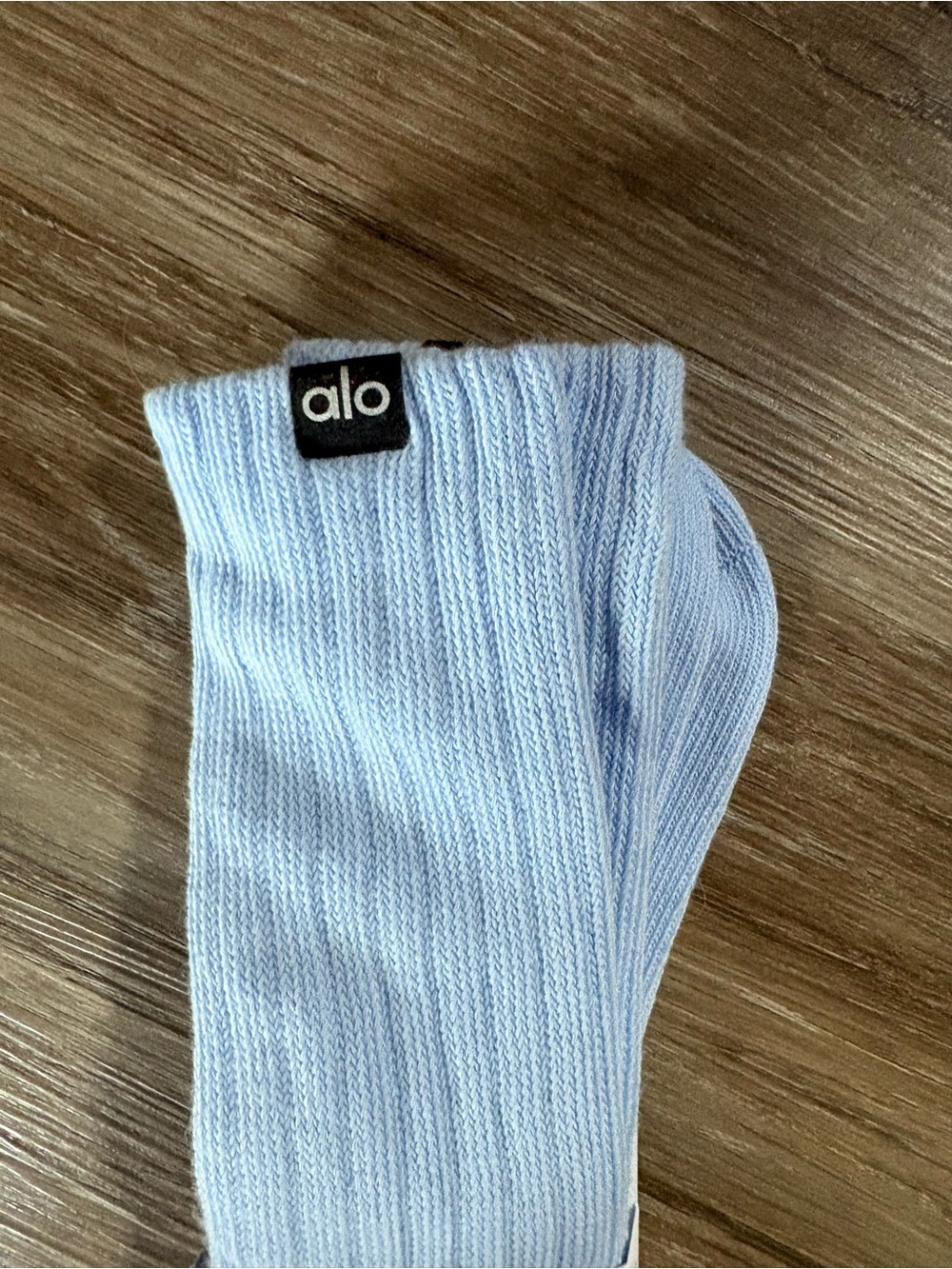 ALO  Men's Pastel Blue Ribbed Crew Socks